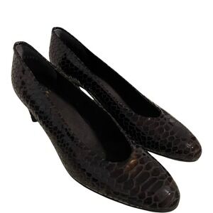 Stuart Weitzman Chicpump Heels Size 7 AAAA Narrow Brown Snake Embossed Low Heel